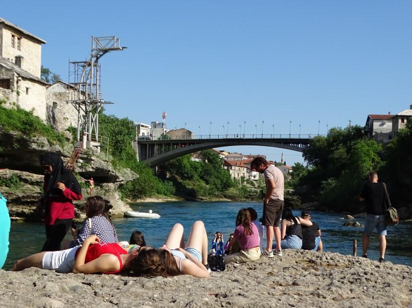 Gosti i turisti sunčali se na obali Neretve - Avaz