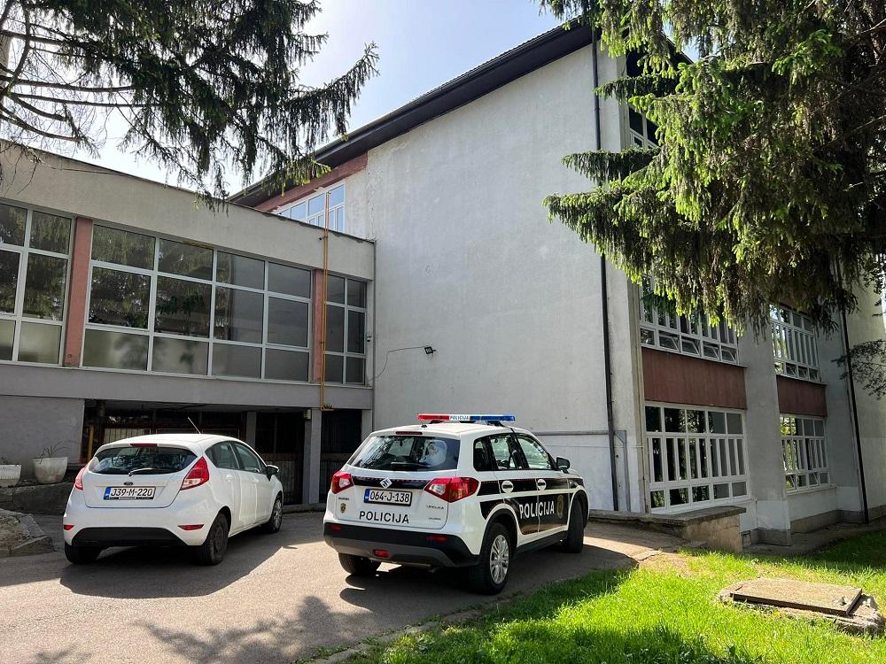 Policija na terenu: Širom Kantona Sarajevo stigle dojave o bombama u školama