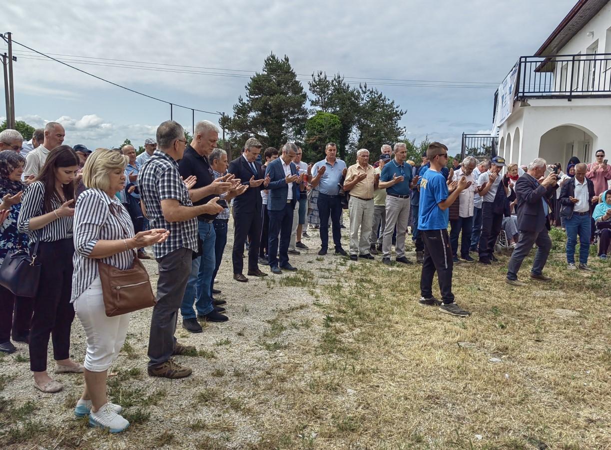 Proučena Fatiha - Avaz