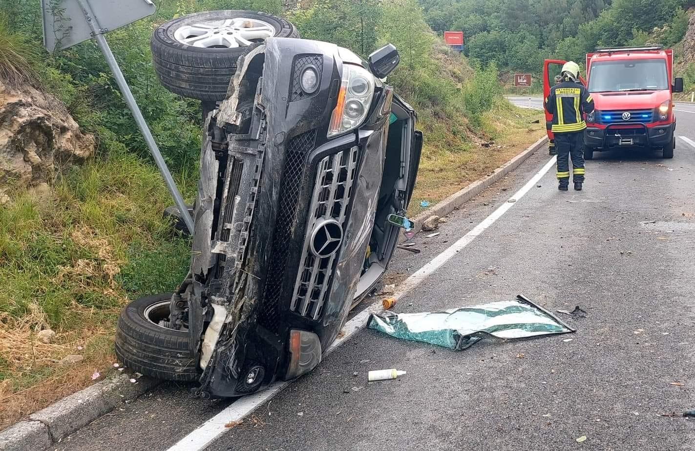 Vozačica Mercedesa povrijeđena nakon prevrtanja vozila