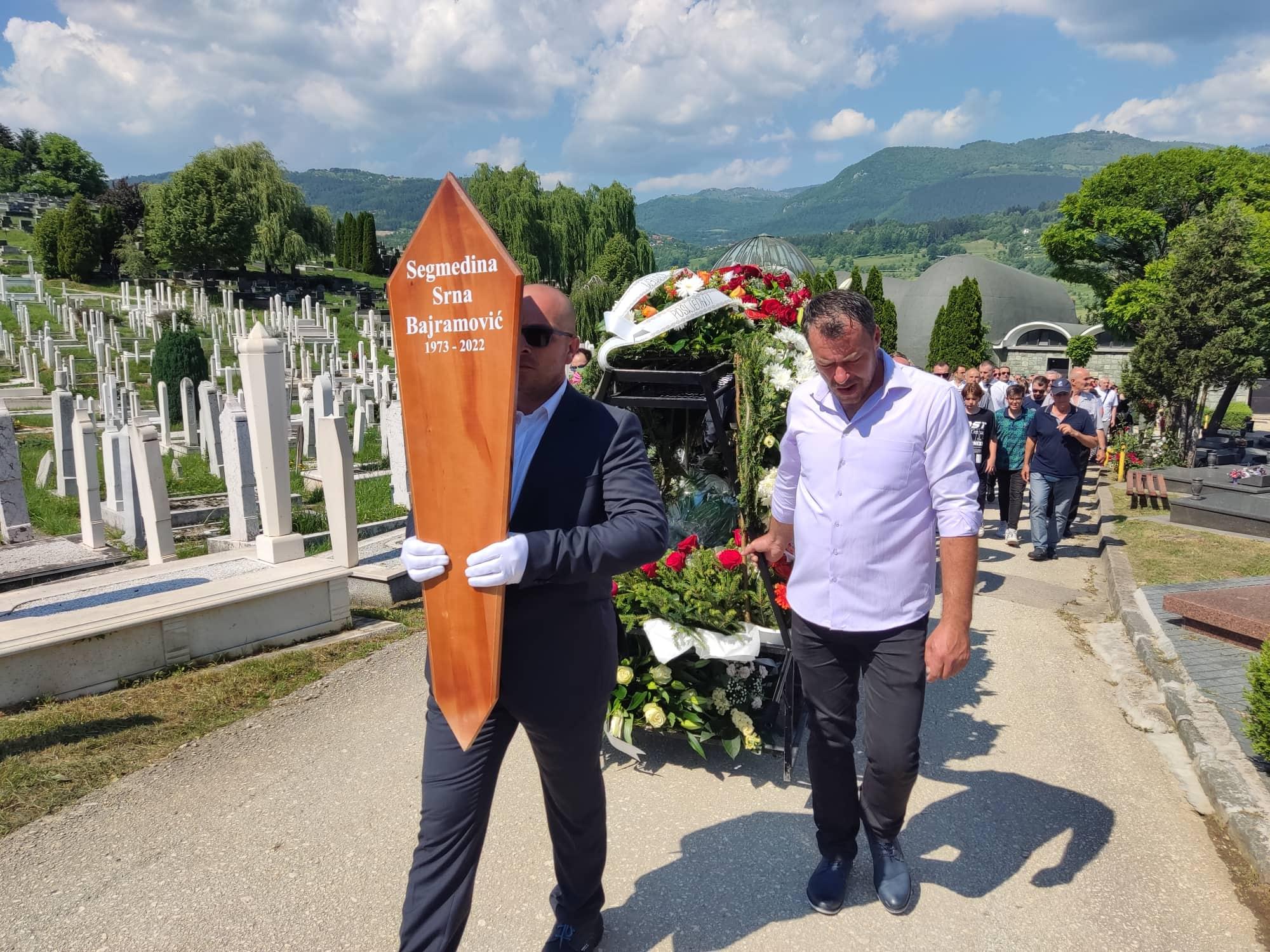 Stotine građana klanjalo dženazu Segmedini Srni-Bajramović - Avaz