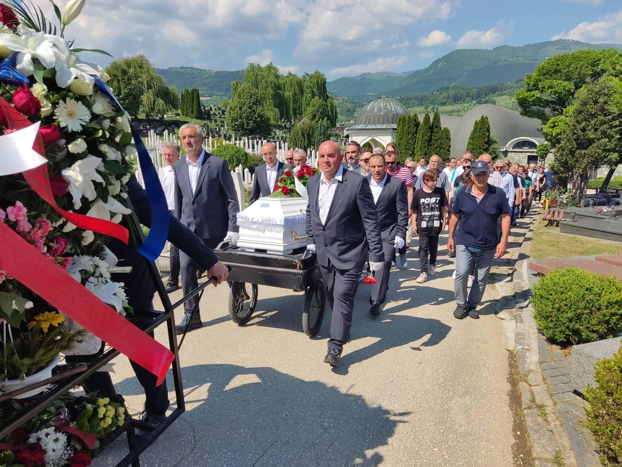 Stotine građana klanjalo dženazu Segmedini Srni-Bajramović - Avaz