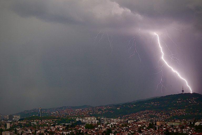 Najavljeno nevrijeme praćeno grmljavinom: Ova aplikacija prati gromove skoro u stvarnom vremenu