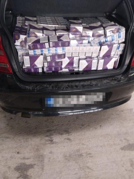 U automobilu pronađene cigarete - Avaz