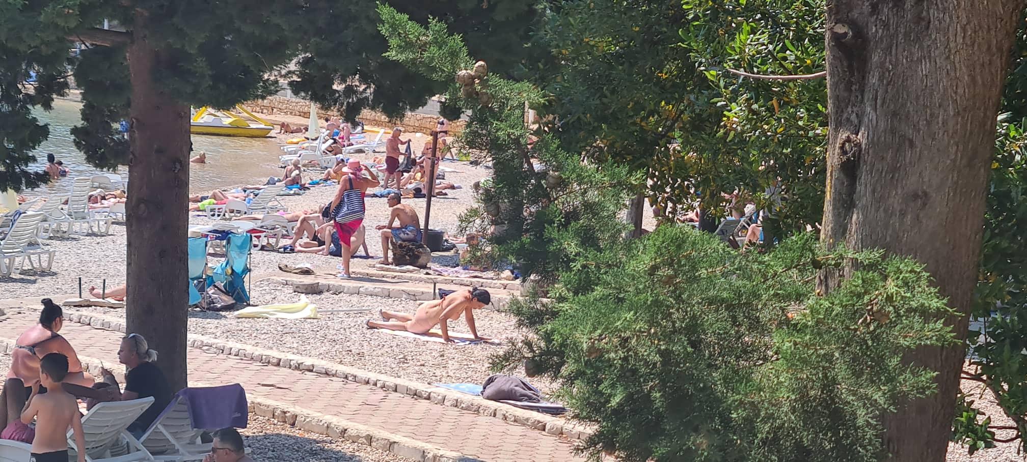 Uživanje na plaži - Avaz