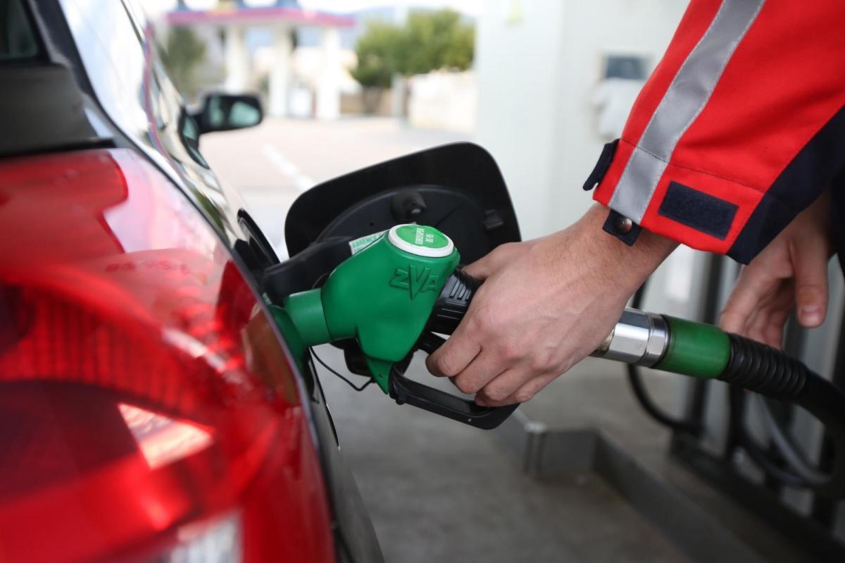 Prema podacima Vanjskotrgovinske komore BIH cijena benzina prošle godine bila je 2.14 KM, a dizela 2.05 KM po litri - Avaz