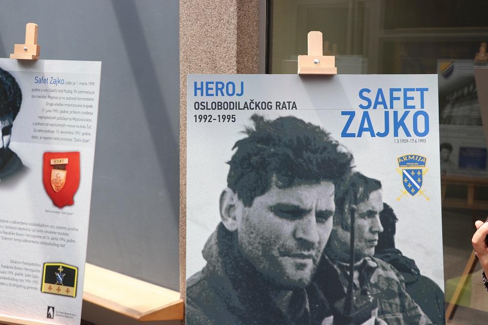 Otvorena izložba koja oslikava ulogu, karakter i harizmu heroja Safeta Zajke