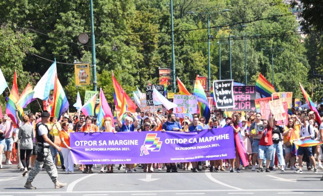 Ove godine na povorci ponosa sa učesnicima će šetati njihovi roditelji - Avaz