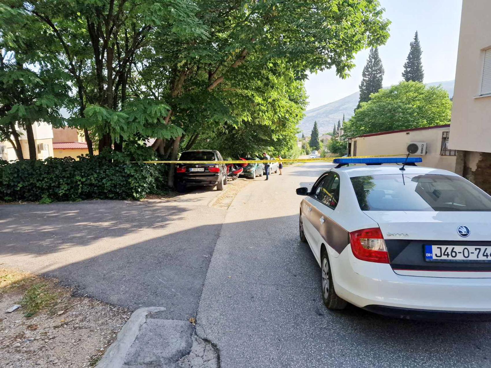 Eksplozija u Mostaru, oštećena tri automobila i jedan motor