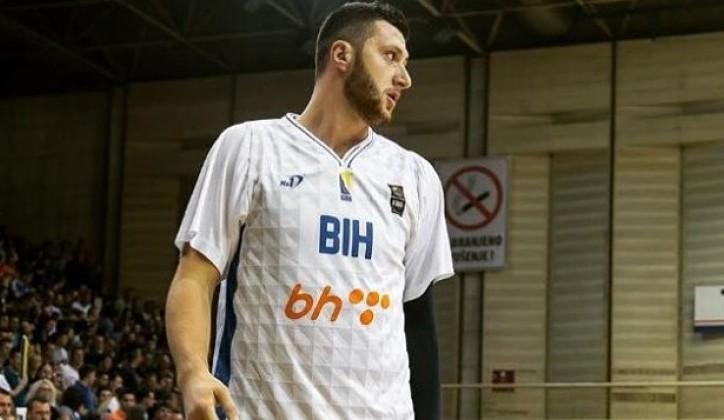 Nurkić se oglasio na Facebooku: "Kad mačke nema, miševi kolo vode"