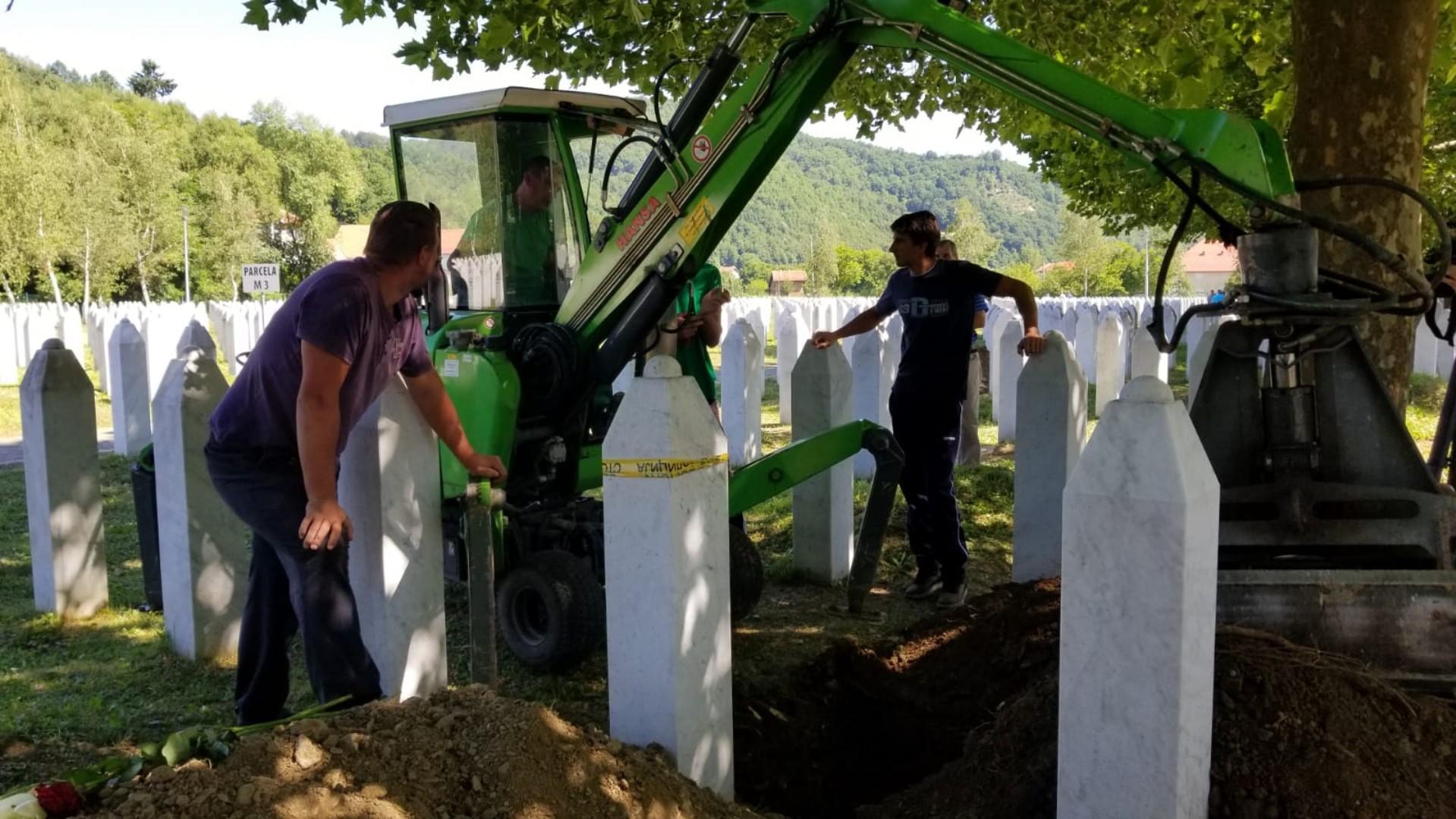 Počela reekshumacija tijela žrtava genocida - Avaz