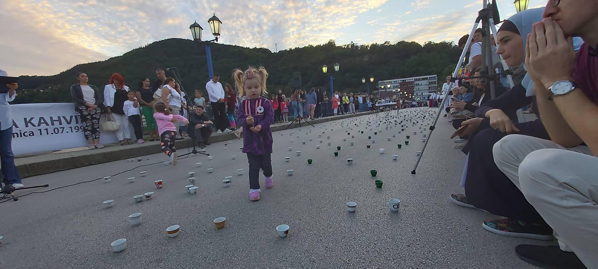 Na mostu Alije Izetbegovića - Avaz