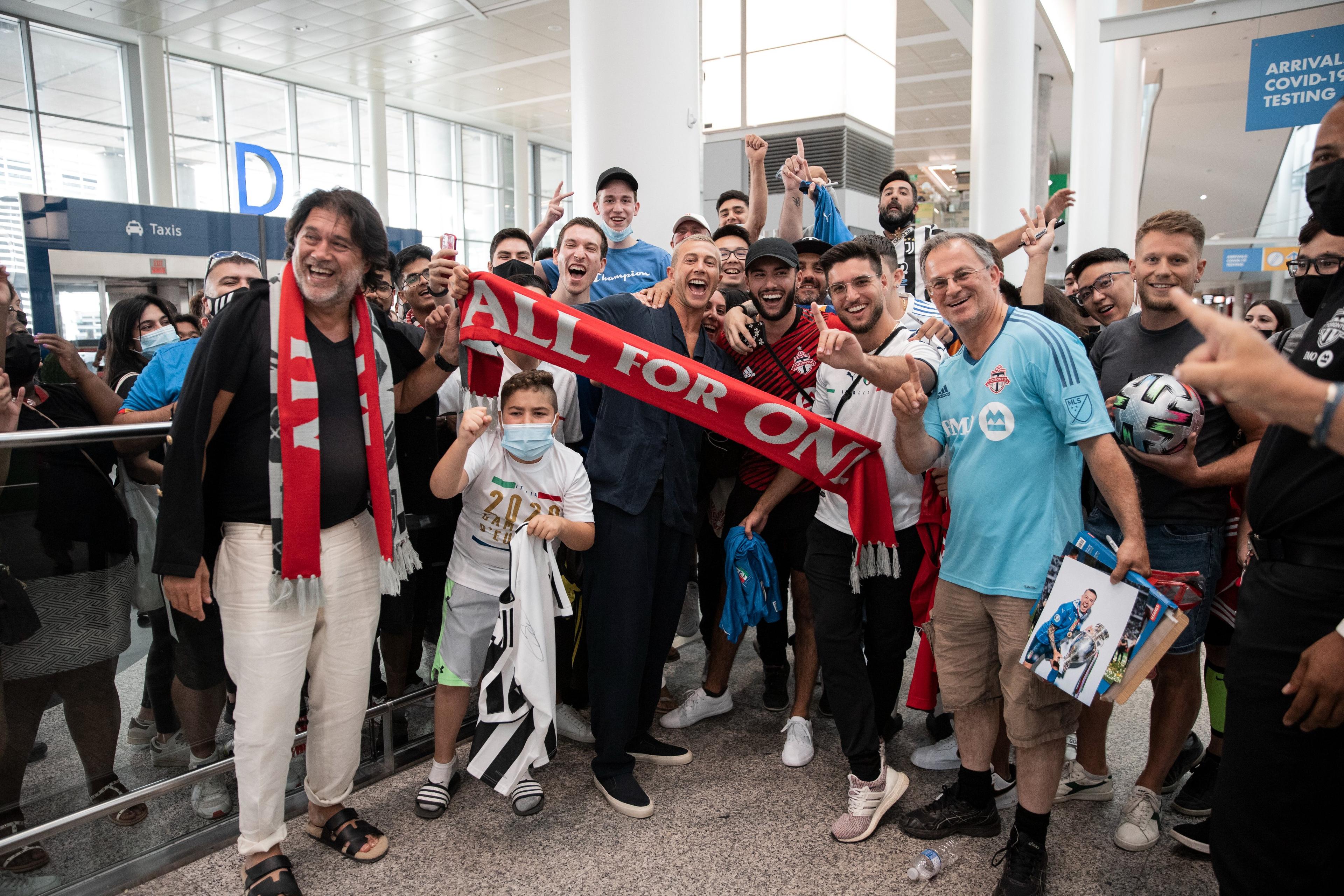 Italijan na aerodromu s navijačima - Avaz