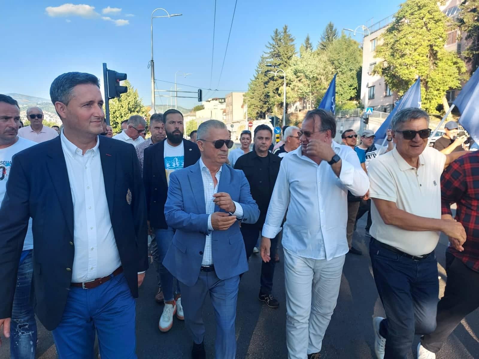 Lideri opozicije na protestima - Avaz