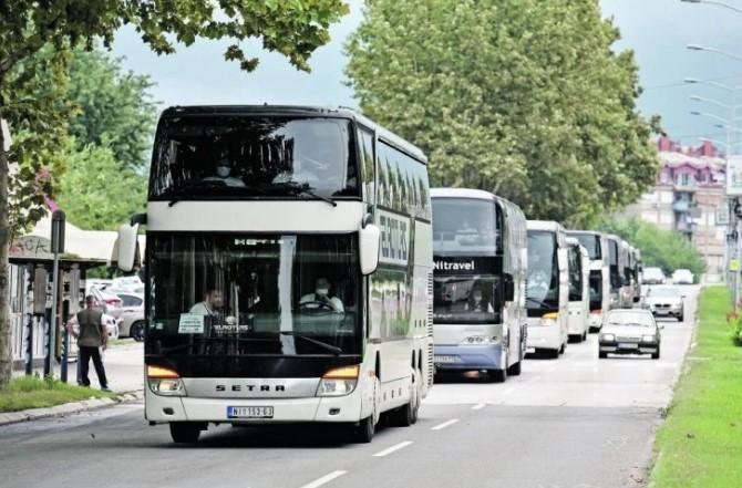 Haos u autobusu koji je iz Srbije putovao u Hrvatsku: Čovjek putnici zapalio kosu