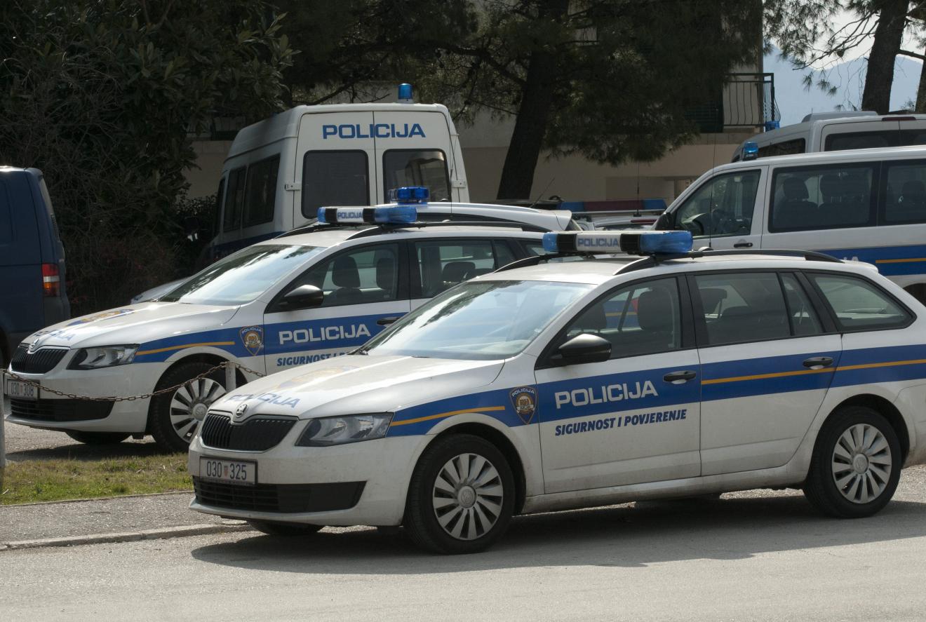 Policija na terenu - Avaz