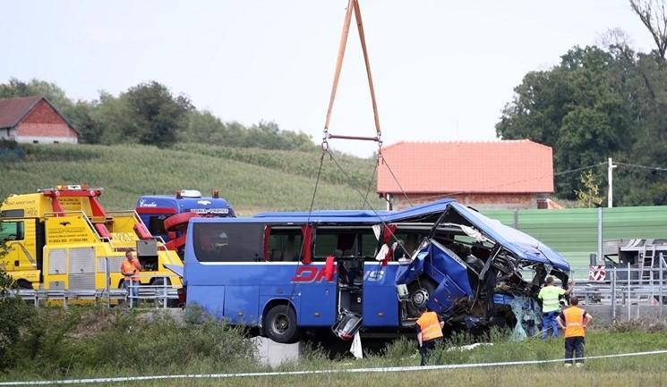 U nesreći poginulo 12 osoba - Avaz