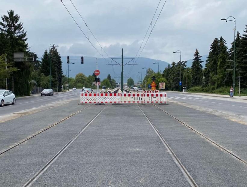 Postavljene šine: Raskrsnice u Nedžarićima i kod Energoinvesta otvorene za saobraćaj