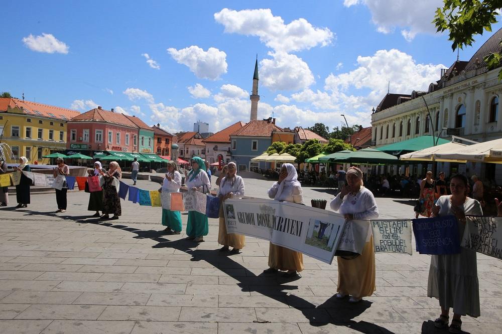 Majke Srebrenice u Tuzli: Naše poruke su iste svake godine, nismo se umorile od potrage za pravdom