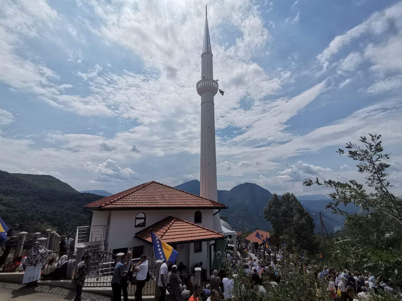 U Orahovcima kod Višegrada svečano otvorena džamija i spomen-obilježje šehidima