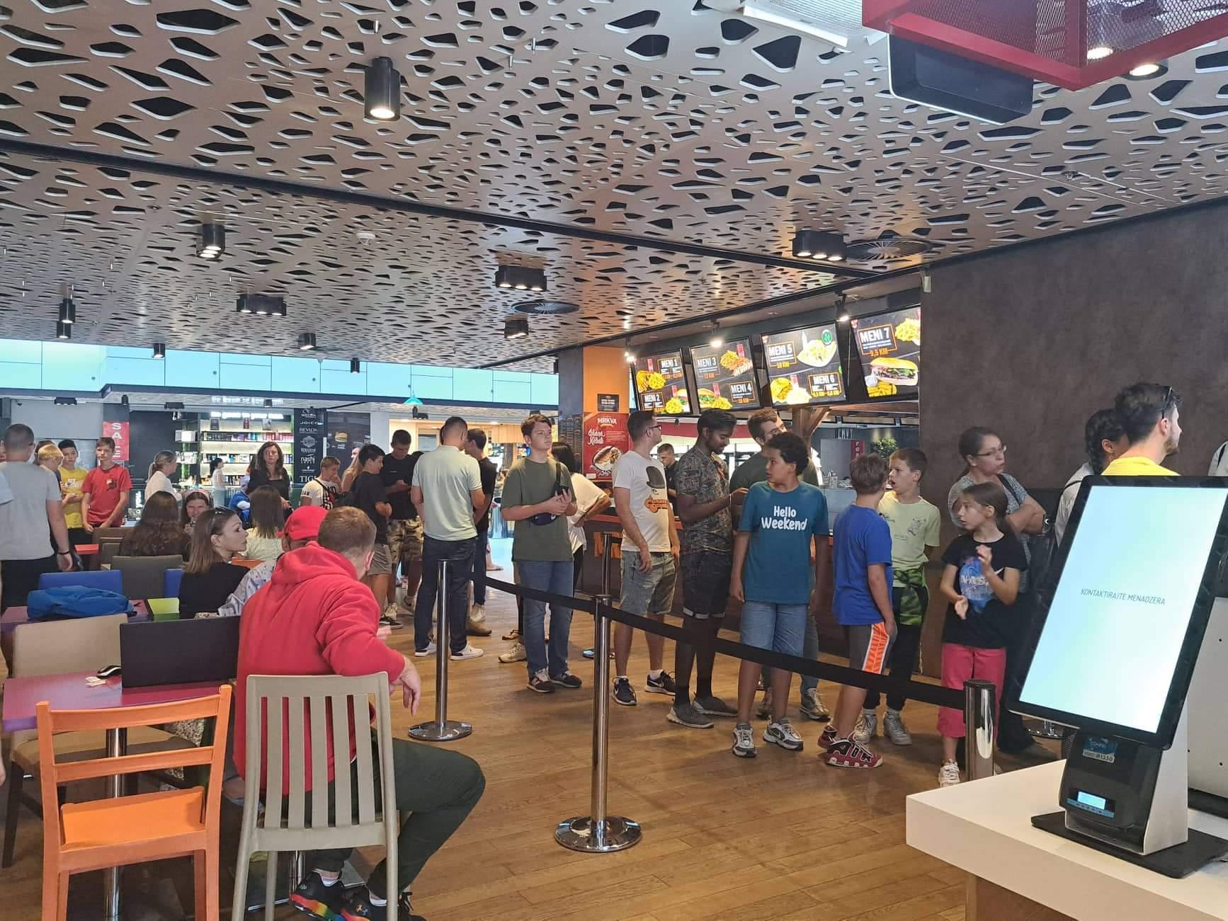 Otvoren KFC u Sarajevu, prvi radni dan obilježile velike gužve