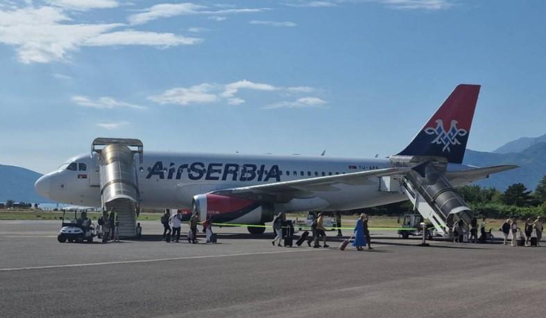 Pogledajte trenutak kad se čuo prasak u avionu Air Serbia