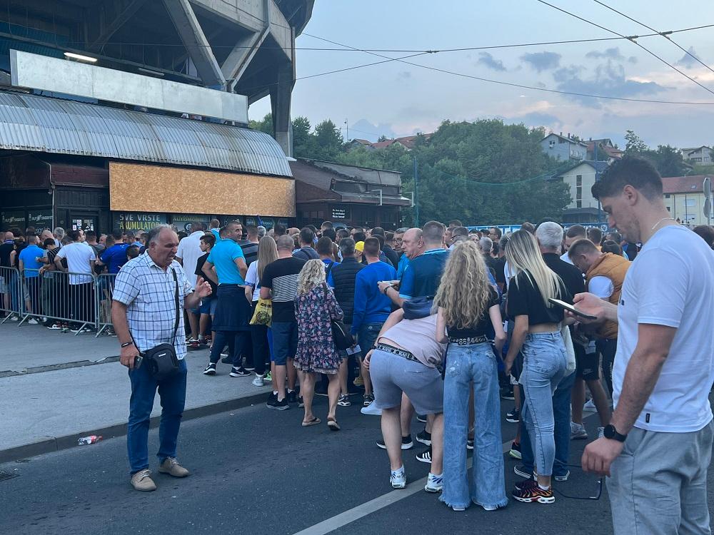 Velike gužve na Grbavici: Nakon gostujućih, pristižu i domaći navijači