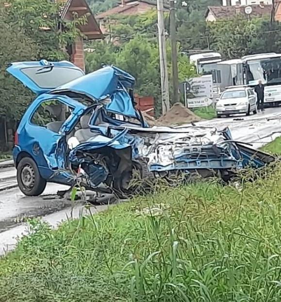 Stravična saobraćajna nesreća: Majka poginula, dvije kćerke teško povrijeđene