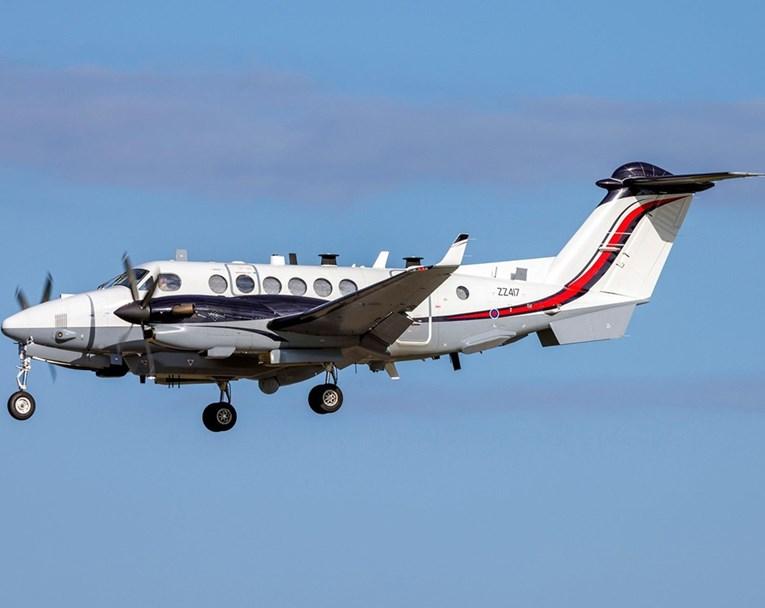 Sletio avion čiji je pilot prijetio da će se zabiti u trgovački centar u SAD