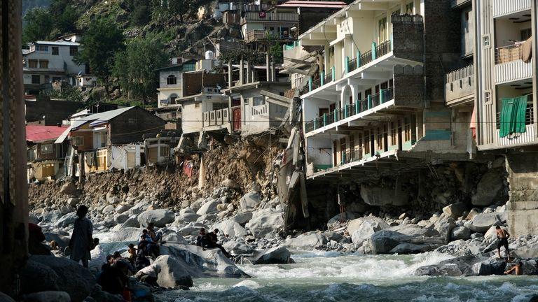 Poplave izazvale ogromnu štetu na infrastrukturi u regiji Svat, poginulo najmanje 1.265 osoba