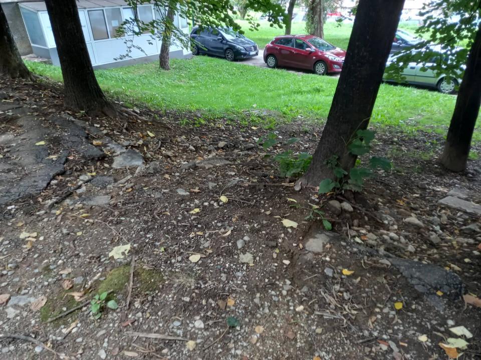 A child found next to the stairs near the building in Derviša Numića Street - Avaz