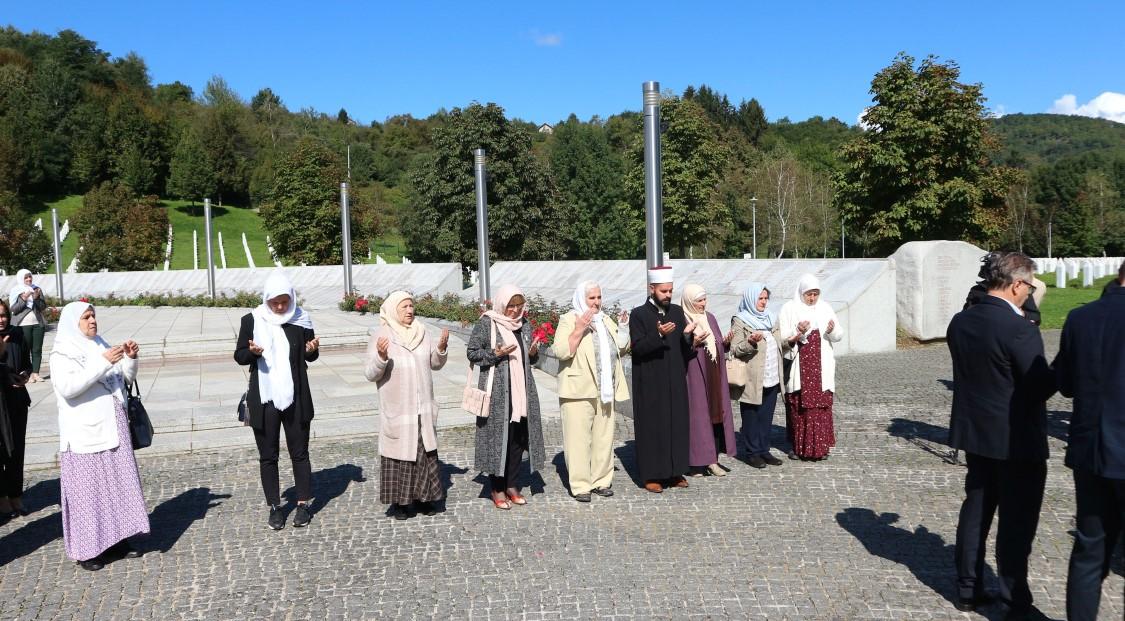 Obilježena godišnjica otvaranja Memorijalnog centra Potočari - Avaz