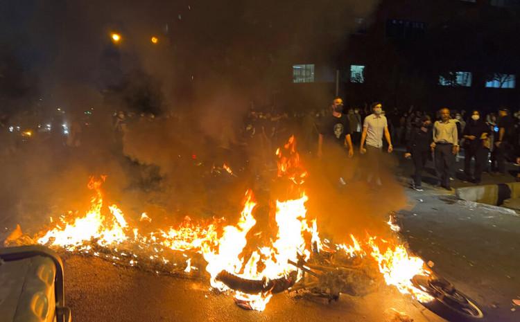 Iranski predsjednik: Protesti su čin haosa, pokrenut ćemo istragu o smrti djevojke