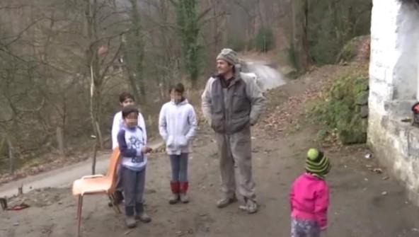 Cijelo selo ispratilo tragično nastradalog dječaka, ali na sahranu nije došla njegova majka