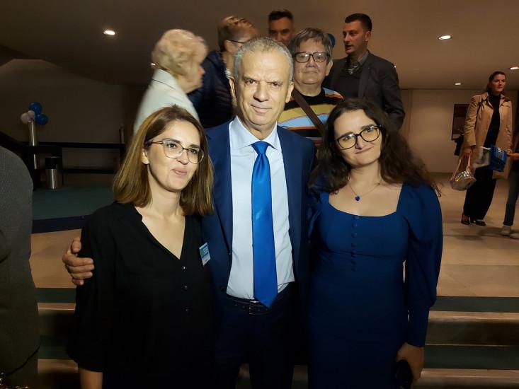 Numerous citizens took photos with SBB leader Fahrudin Radončić - Avaz