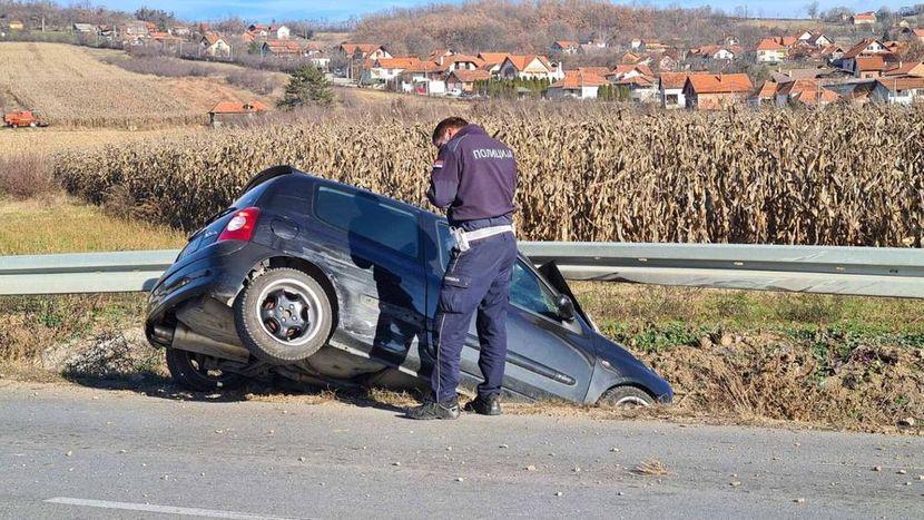 Mještani pomogli vozaču - Avaz