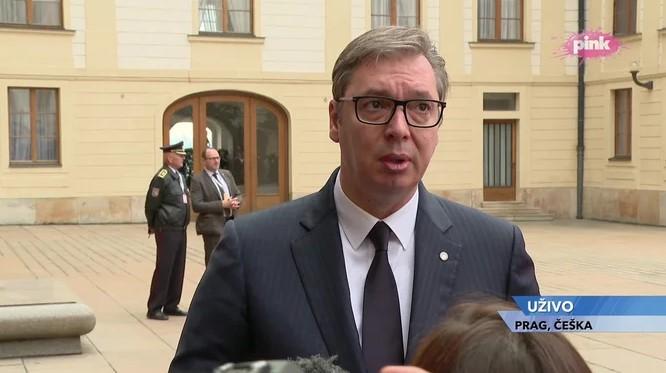 Vučić tokom davanja izjave danas u Pragu - Avaz