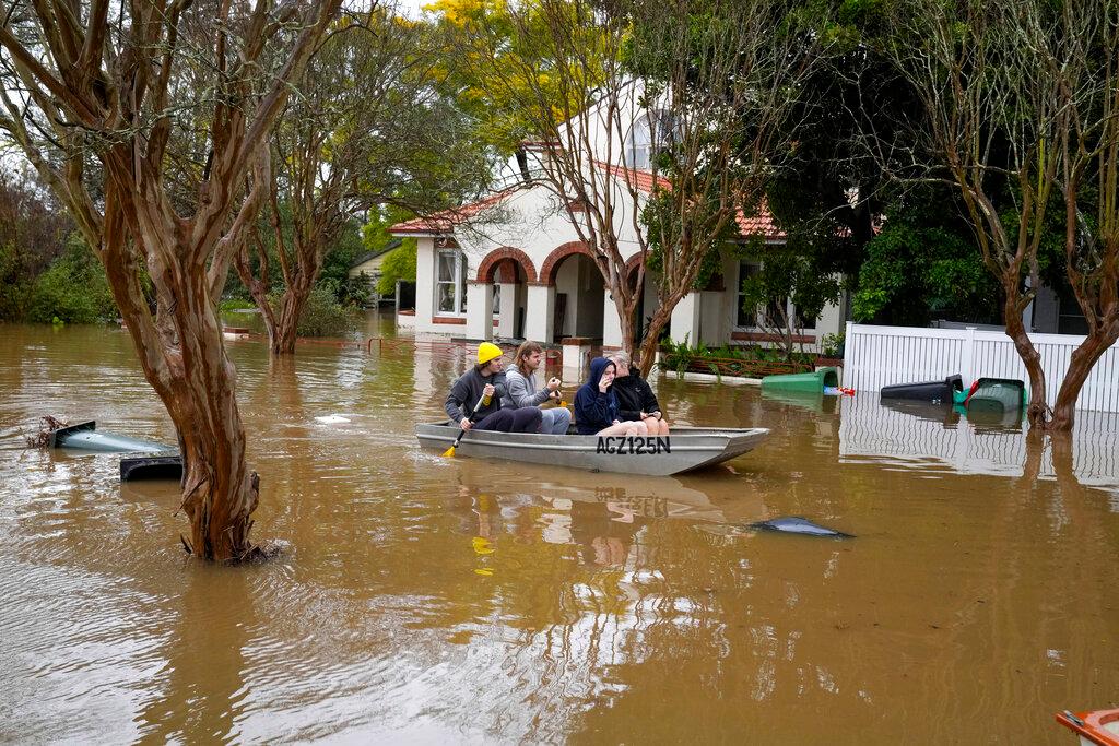 Velike poplave u Australiji: Hiljade ljudi se evakuiraju