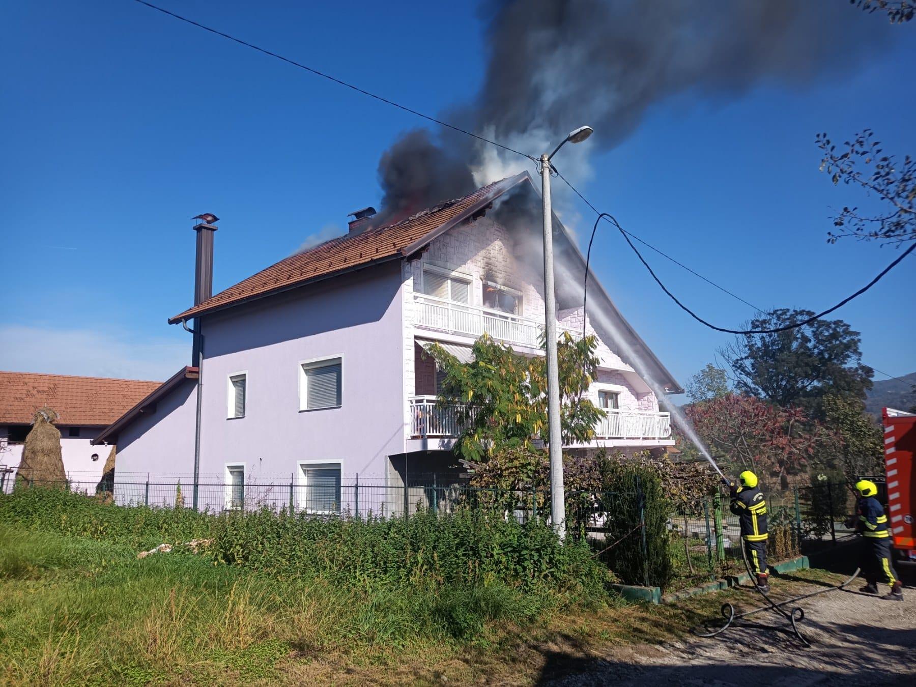 U mjestu Babunovići gorio je krov kuće - Avaz