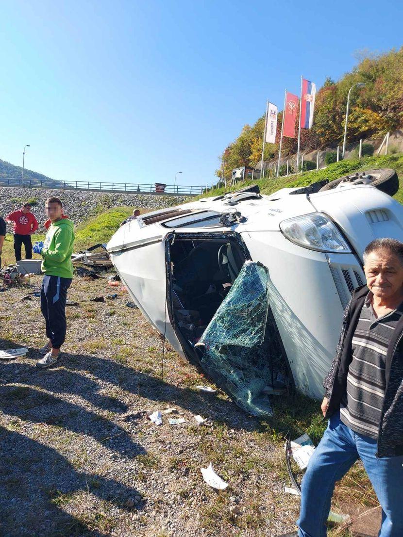 Druga žrtva stravičnog prevrtanja minibusa kod Valjeva: Žena preminula u bolnici