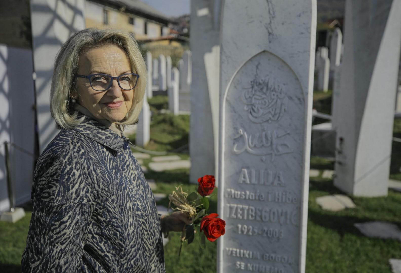 Kćerka Alije Izetbegovića: Bio je idealista racionalnih odluka, teška srca je potpisao Dejtonski sporazum