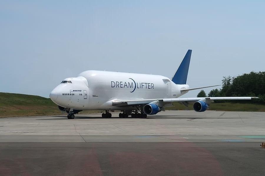 Boing 747-Dreamlifter - Avaz