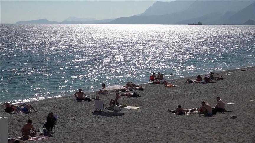 Antalija: Stanovnici i turisti dan provode na plaži - Avaz