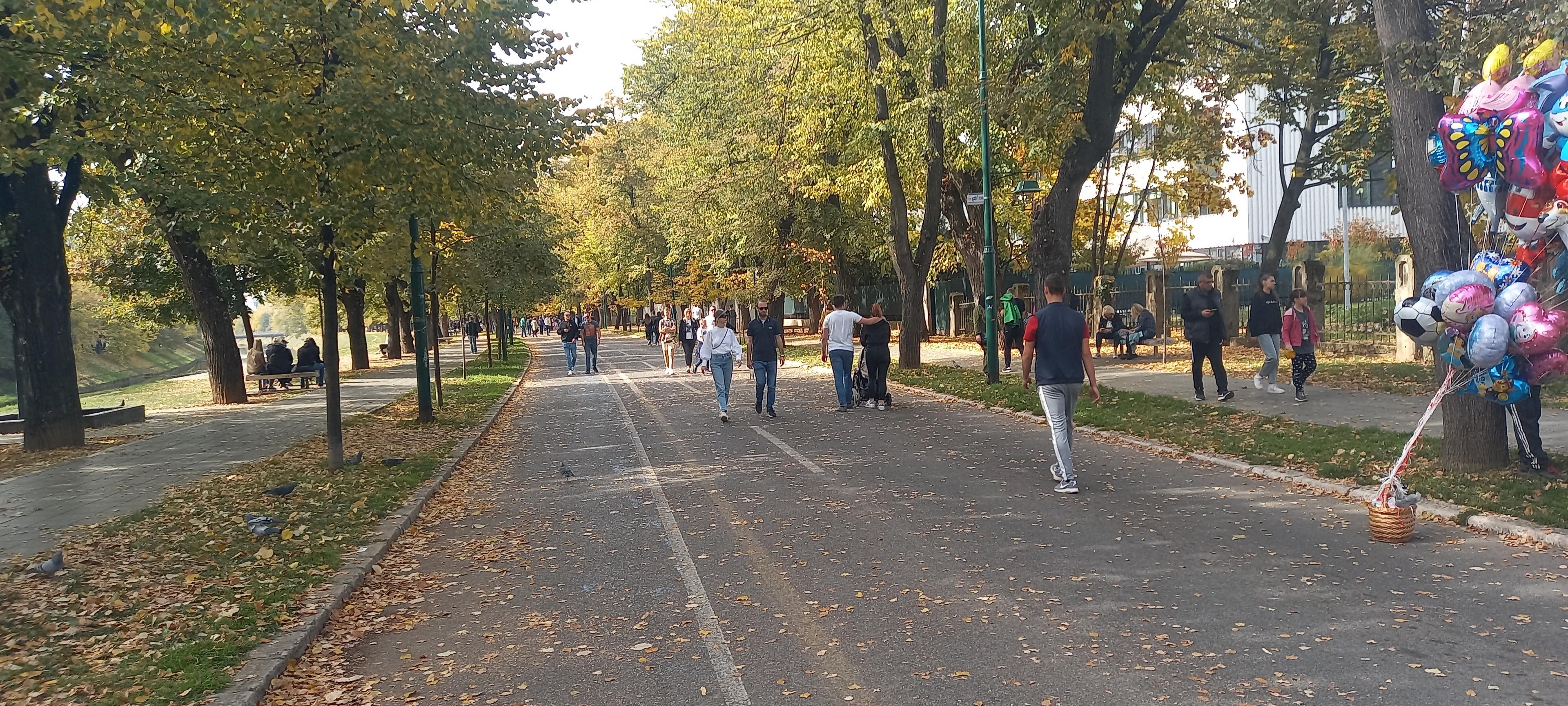 Građani uživaju u sunčanom danu - Avaz