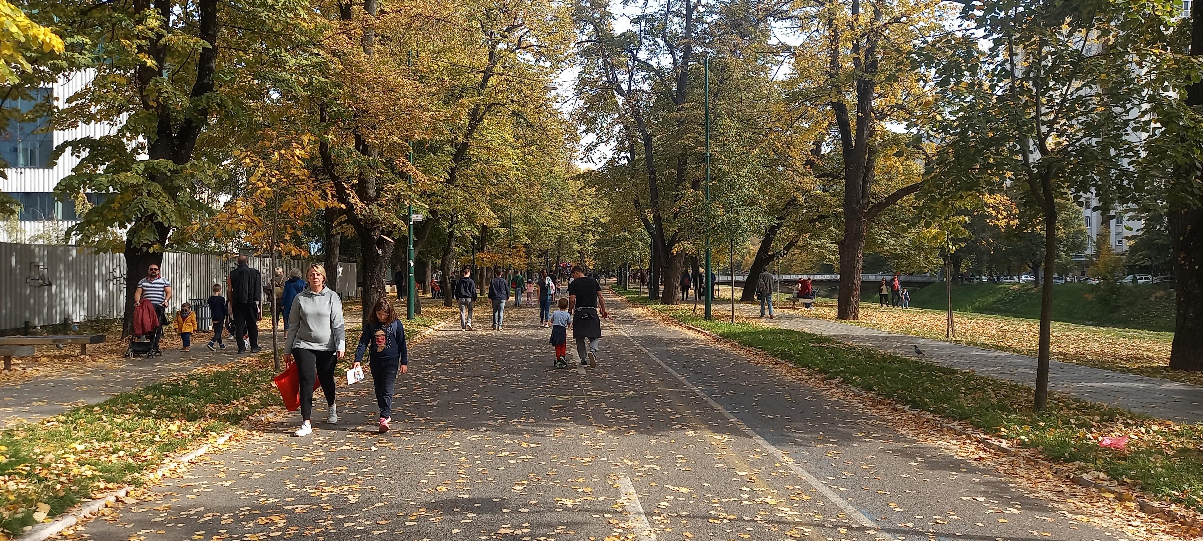 Građani uživaju u sunčanom danu - Avaz