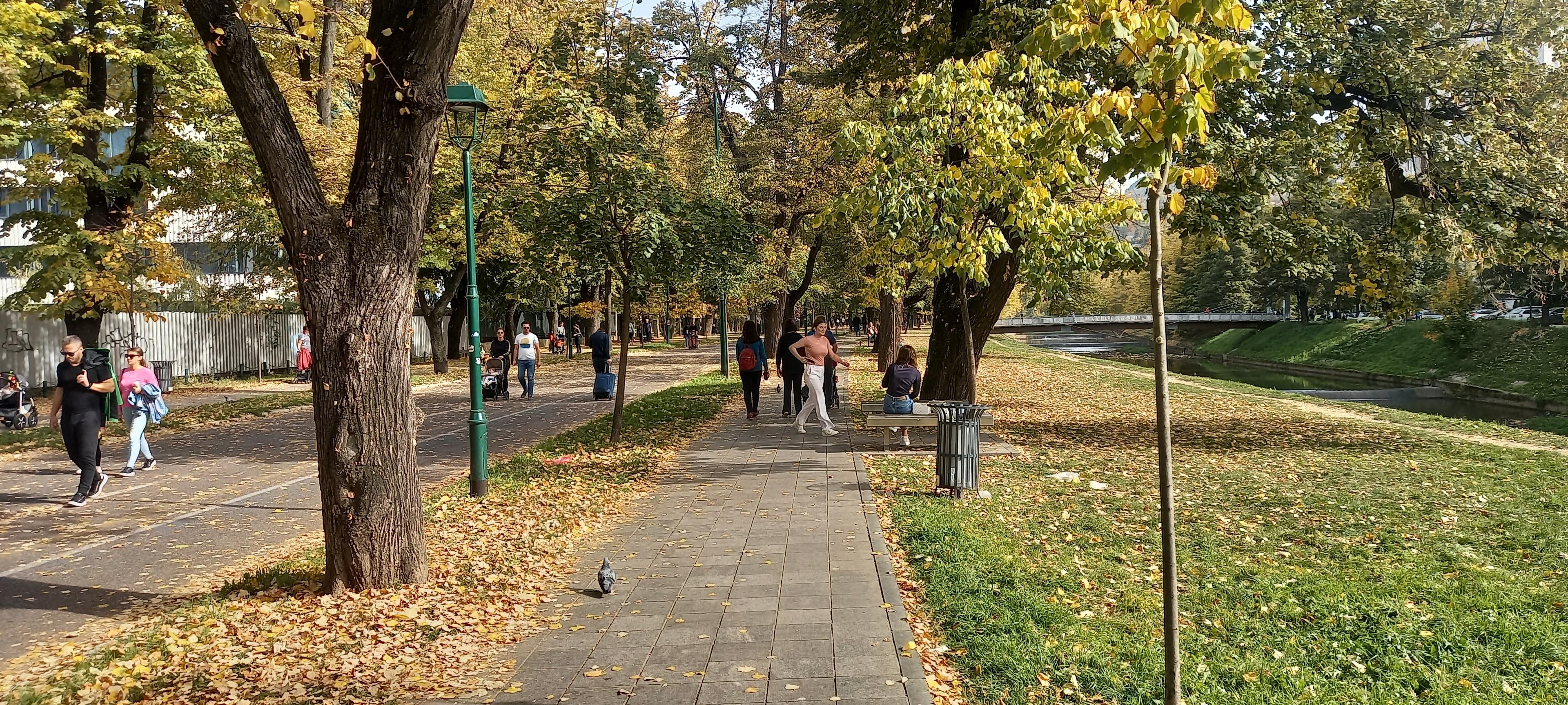 Građani uživaju u sunčanom danu - Avaz