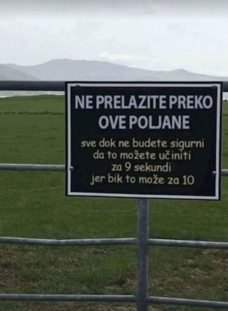 Nesvakidašnje upozorenje na ogradi, fotografija postala hit