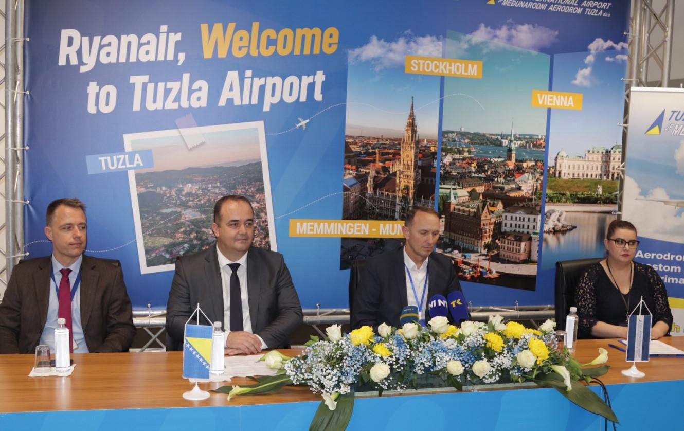 Prvi avion Ryanaira sletio je danas iz Beča na Međunarodni aerodrom u Tuzli - Avaz