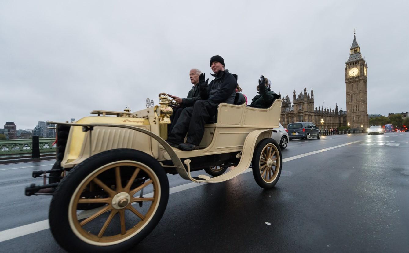 Trka oldtajmera u Londonu: Učestvovalo više od 350 automobila