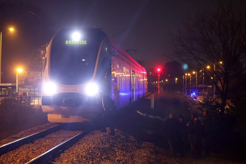 Željeznički saobraćaj bio obustavljen nakon nesreće - Avaz